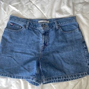 Tommy Hilfiger Boyfriend Fit Jean Shorts (Size 8, but fit Size 4)